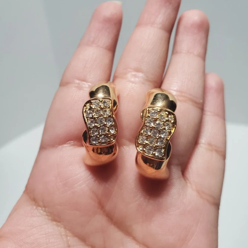 Vtg Swarovski Swan Signed Gold Tone Pave Crystal‎ Rhinestone Half Hoop Earrings